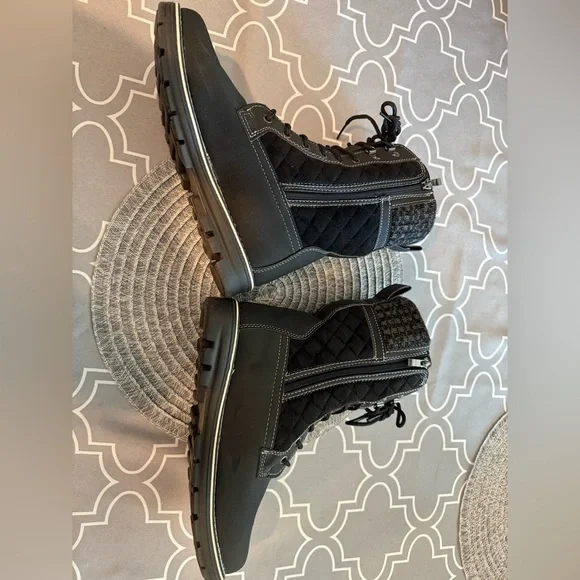 Black Woman’s Boots// no box / tried on in the house but never worn. Like new - Picture 5 of 7